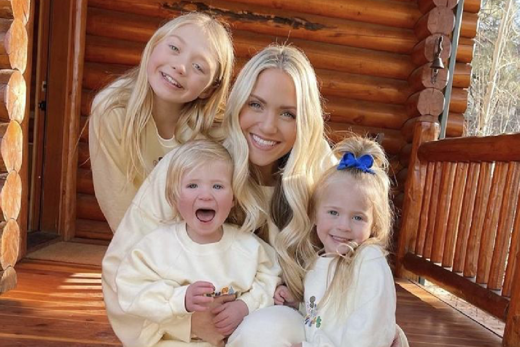 une maman et ses filles en tenue matchy